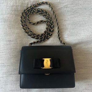 Ginny Ferragamo crossbody calf leather black